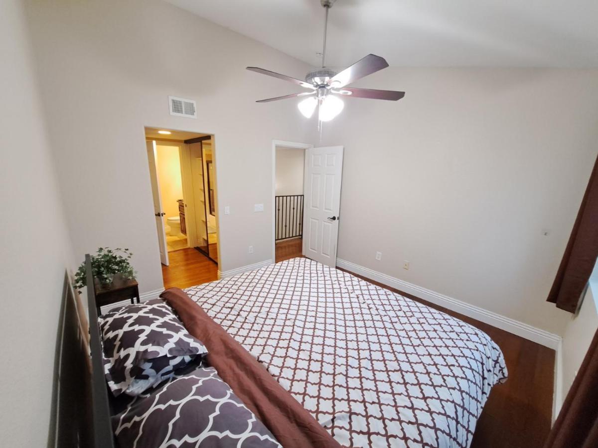 Venetian La Jolla 2 Bedroom Luxury Furnished Near Beach And Utc Mall