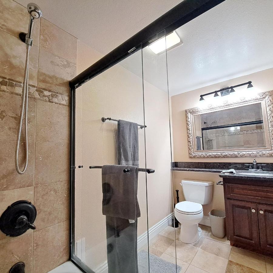 Venetian La Jolla 2 Bedroom Luxury Furnished Near Beach And Utc Mall