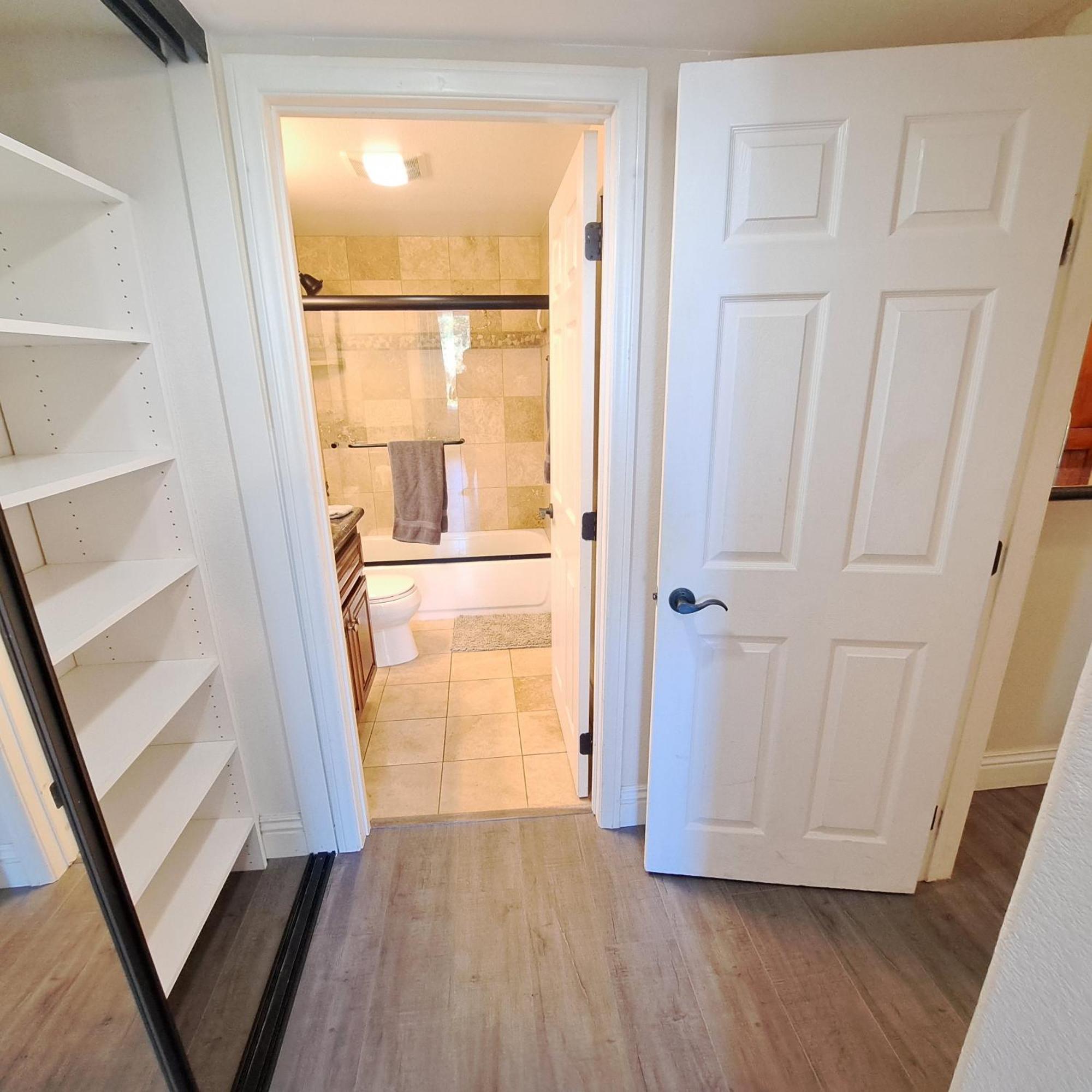 Venetian La Jolla 2 Bedroom Luxury Furnished Near Beach And Utc Mall Aparthotel *